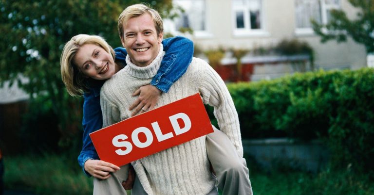 Trusted real estate agents Brackenfell. A happy couple after selling their home. Featured Image